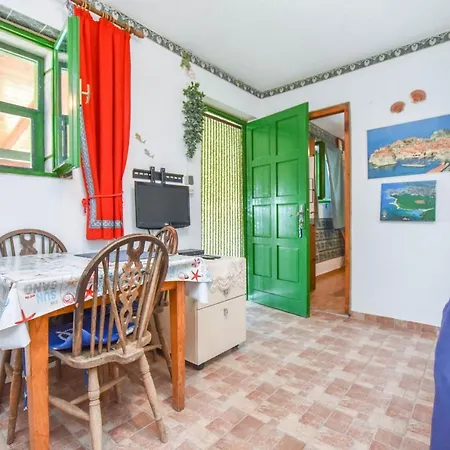 Nyaraló House Vesela Tkon