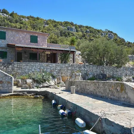 House Vesela Nyaraló
