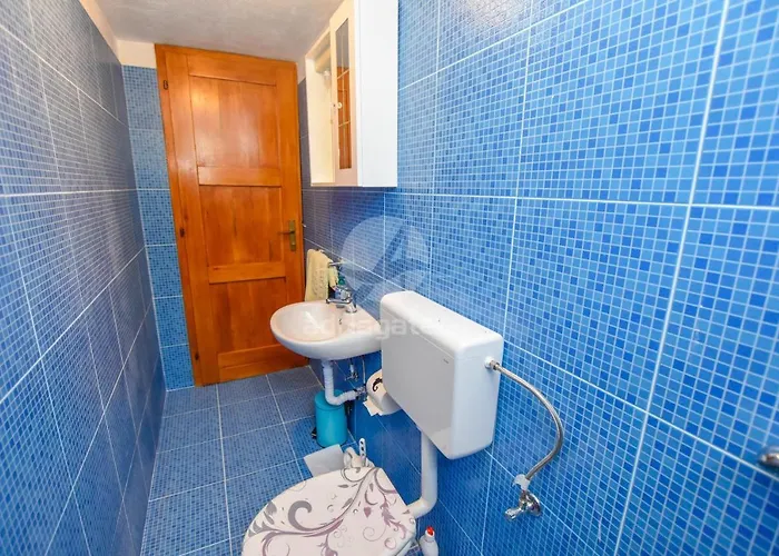 House Vesela * Ткон