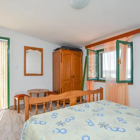 House Vesela Holiday home Tkon