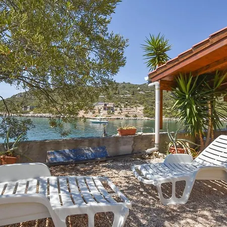 House Vesela Holiday home Tkon