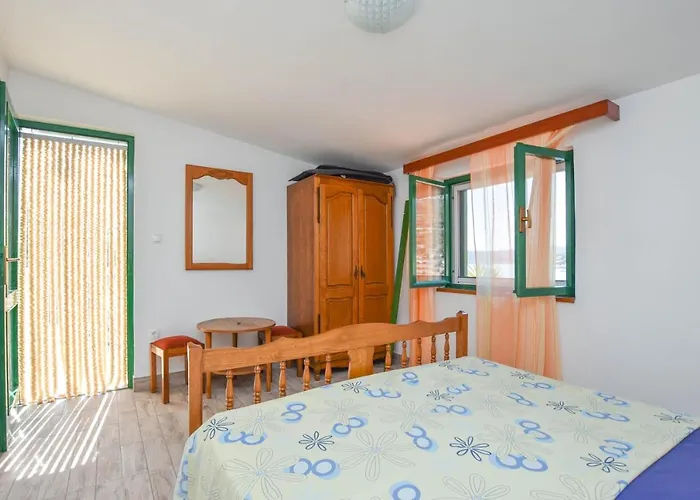 House Vesela 펜션 트콘