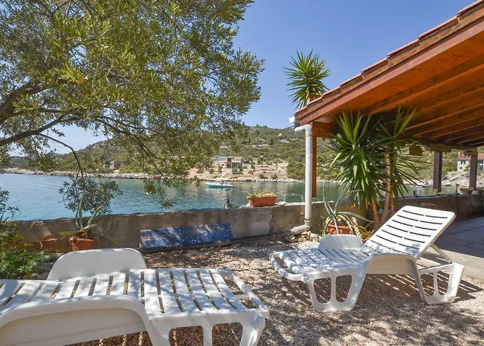 House Vesela 펜션 트콘