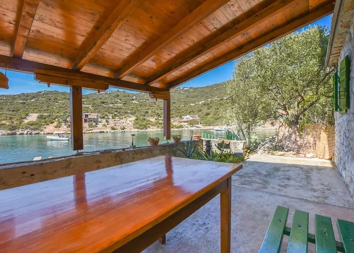 House Vesela 펜션 트콘